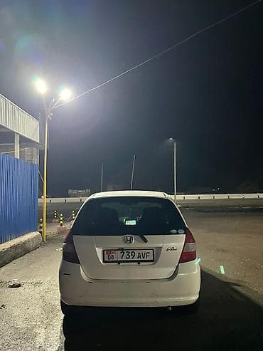 кia 7: Honda Fit: 2001 г., Автомат, Бензин, Хэтчбэк — 3