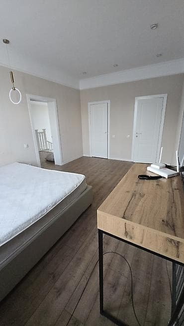 Кыймылсыз мүлк: 180 м², 6 бөлмө жана андан көп, Алтын-ордо ж/м, Үй-бүлөлүүлөргө — 10