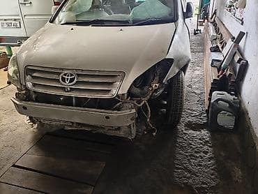 Toyota Ipsum: 2003 г., 2.4 л, Автомат, Газ, Минивэн
