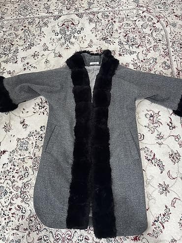 зимнее пальто: Продам пуховик и пальто размер подойдет на S-M подойдет на рост — 3