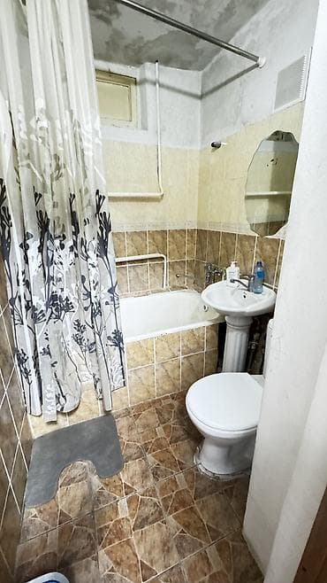Кыймылсыз мүлк: Кеңселерди сатуу 30 м², Ремонтсуз, Эмерексиз, Көп кабаттуу имарат, 1 кабат — 3