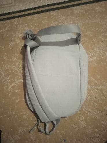 Сумка на плечо/через плечо, светло‑серая. Особенности: - Компактный