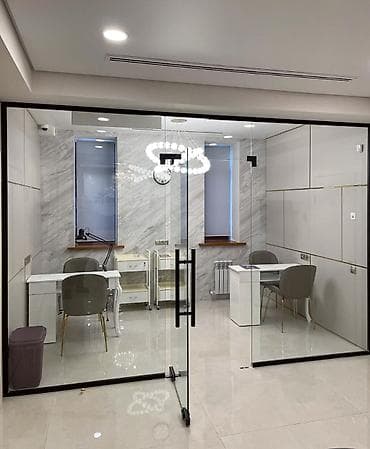 цена фронтона: На заказ Цельностеклянная перегородка, Для офиса, Бесплатный замер, Бесплатная доставка, Бесплатная установка — 3