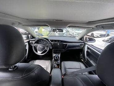 camry 50 xle: Toyota Corolla: 2017 г., 1.8 л, Вариатор, Гибрид, Седан — 5