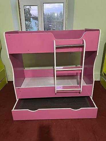 Столдор: Продаётся 3-х этажный кровать 10 тыс, стол 3 тыс стулья 500с есть торг — 7