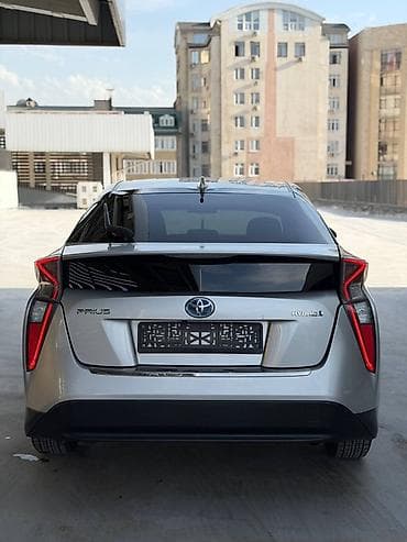 голы 3 купе: Toyota Prius: 2016 г., 1.8 л, Вариатор, Гибрид, Лифтбек — 6
