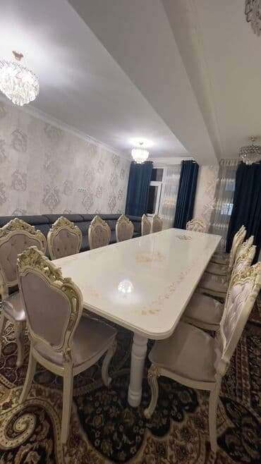 Стол и стул для зала