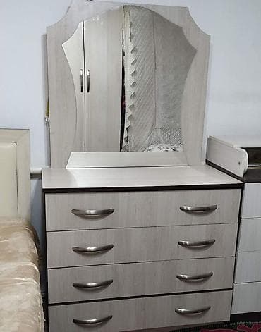 Туалетный столик, Б/у, С зеркалом, ЛДСП