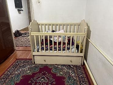 мебель сатылат: Детская кроватка-колыбель из светлого дерева/ЛДСП. Особенности: - — 2