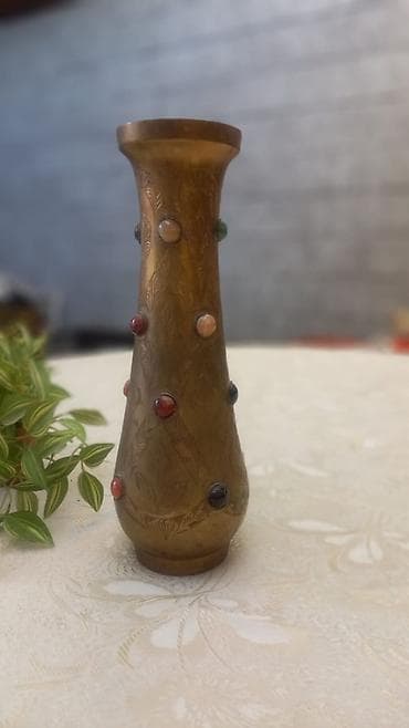 Ваза винтаж бронзовая с натуральными полудрагоценными камнями в