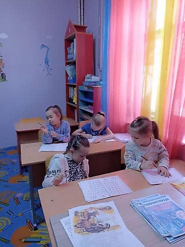 стол для чтения: Детские развивающие занятия и подготовка к школе - Небольшие группы — 4