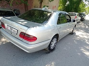 бардачок между сиденья: Mercedes-Benz E-Class: 1995 г., 3.2 л, Автомат, Бензин, Седан — 5