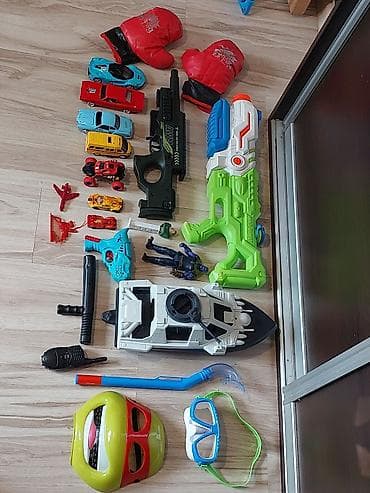 Игрушки + железная дорога + рюкзак + лего

Все вместе