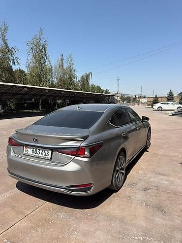 kia k2: Lexus ES: 2019 г., Гибрид, Седан — 8