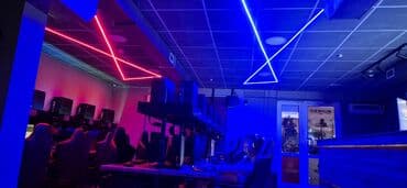 комьпютеры: Продаю компьютерный клуб, готовый бизнес. Игровой клуб предлагает — 8