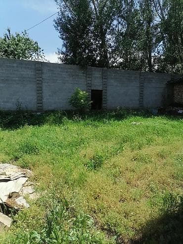 таунхаусы: В Бишкеке продаются 2 таунхауса, участок 10 соток, три этажа, площадь — 10