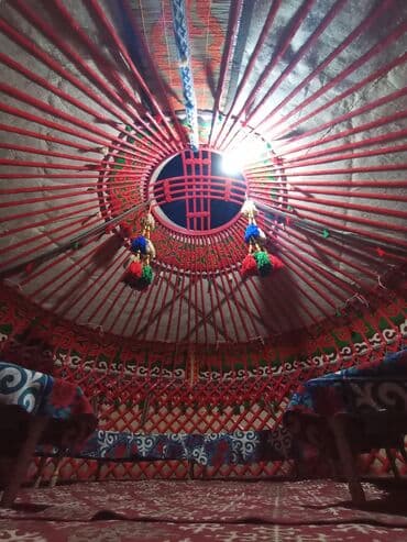 срочно продаю в связи с переездом: Аренда юрты, Каркас Деревянный, 75 баш, С полом, Самовар, Стол — 5