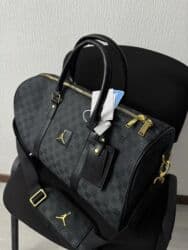 шикарный золотые комплекты с бриллиантами: Розничная цена: 2500 Оптовая цена:2000 Рюкзак Jordan (серия с — 8