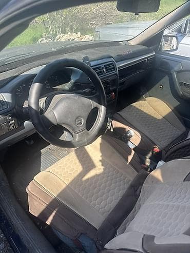 продаю опел вектра: Opel Vectra: 1993 г., Ручные, Седан — 3