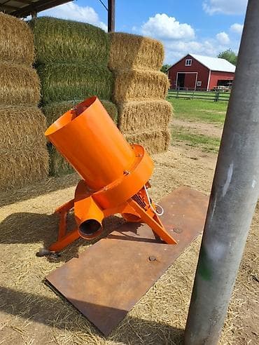 Транспорт: Соломорезка/измельчитель соломы и сена с выбросом Назначение: - — 1