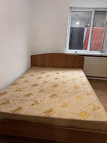 Двуспальные кровати: Двуспальная кровать с матрасом. - Размер спального места — 2