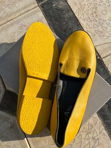 продаю в связи с переездом: Новая кожаная обувь 😍Состояние 10/10 — 4