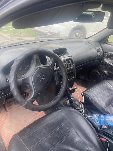 bme e34: Mitsubishi Carisma: 2002 г., 1.6 л, Ручные, Седан — 1