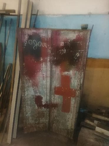 тиски для ювелиров: Металлический верстак с тисками и навесным оборудованием Описание: - — 3