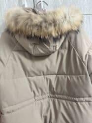 срочно продаю в связи с переездом: Зимняя женская куртка парка-пуховик, цвет бежевый (капучино). Размер — 4