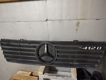 Автозапчасти: Решетка радиатора Mercedes-Benz 1996 г., Б/у, Оригинал — 1