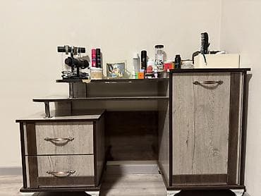 угловой туалетный столик: Туалетный столик, Б/у, Со шкафом, цвет - Бежевый, ЛДСП — 1