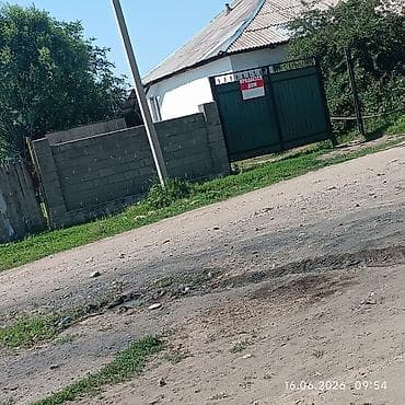 Предлагается к продаже дом с прилегающим земельным участком. Дом