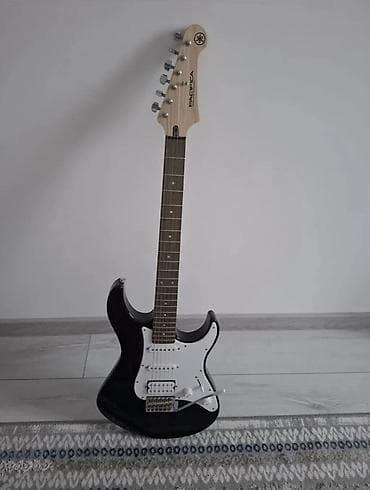 Продам электрогитару Yamaha Pacifica 012 в черном цвете. Она новая