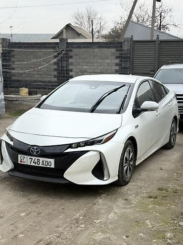 на тайоту: Toyota Prius: 2020 г., 1.8 л, Гибрид, Хэтчбэк — 2