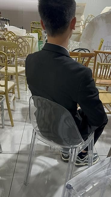 Пластиковый стул — 2