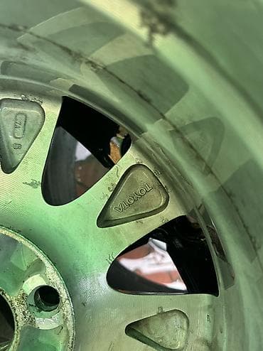 багажник рав 4: Литые Диски R 16 Toyota, 1 шт, отверстий - 5, Б/у — 2