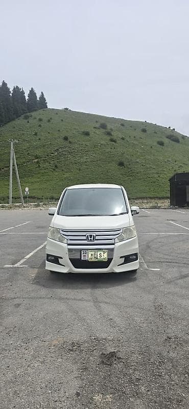 Honda Stepwgn: 2010 г., 2 л, Бензин, Минивэн — 1