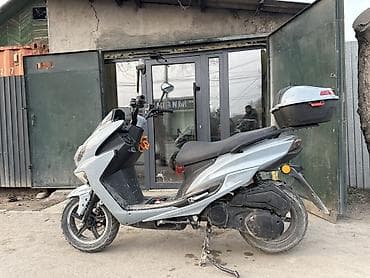 Скутеры: Скутер/максискутер городского типа в сером цвете. 180 куб тяга бодрый — 2