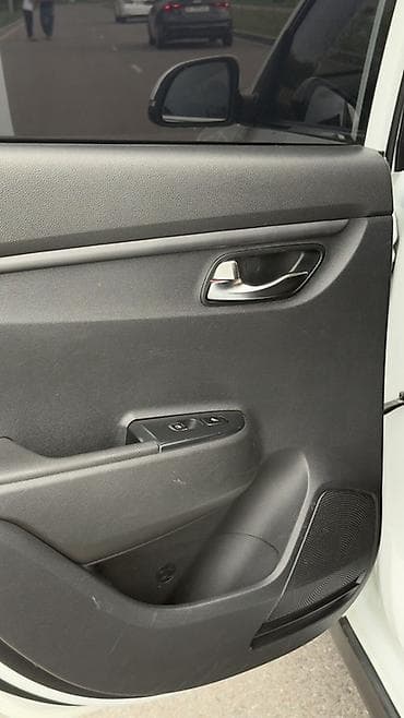 купить е500 w124 в бишкеке: Kia Rio X-Line: 2019 г., 1.6 л, Автомат, Бензин, Кроссовер — 6