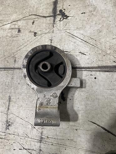 210 cdi: Подушка мотора Mitsubishi Б/у, Оригинал — 1