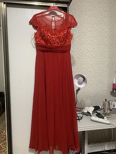 новогодный платья: Вечернее длинное платье насыщенного красного цвета. - Силуэт — 2