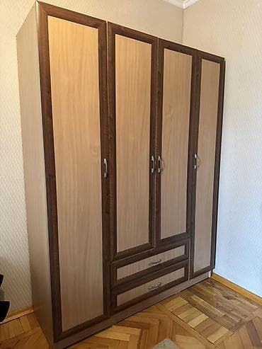 third edition solution: Шкаф распашной 4‑дверный из ЛДСП в двухцветном исполнении (светлое — 1