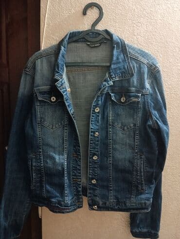 джинс куртка: Вещи в очень хорошем состоянии, размеры 48-50 свитер и куртка, джинсы — 3