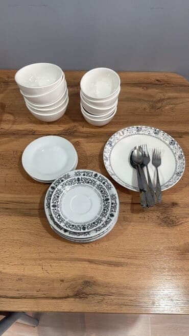 Набор столовой посуды и столовых приборов Состав: - 10 белых