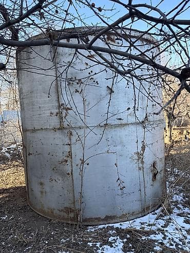 Бизнес үчүн жабдуулар: Продам цельную металлическую емкость (бочка) 20 куб.м. Производства — 2