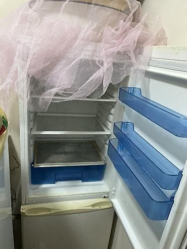 Компактный двухкамерный холодильник с верхней морозильной камерой — 4