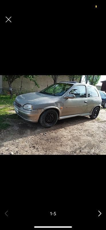 mini cuper: Компактный 3-дверный хэтчбек серебристого цвета. Кузов и экстерьер: - — 3