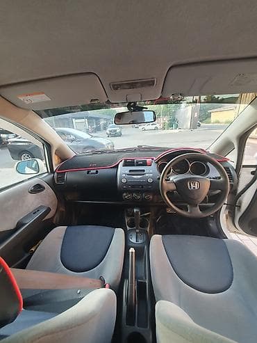 Транспорт: Honda Fit: 2002 г., 1.3 л, Автомат, Бензин, Хэтчбэк — 5