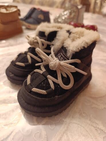 Босоножки, сандалии, шлепанцы: Продаю детскую ботинку. Размер 21. почти новый, хорошем состоянии — 1