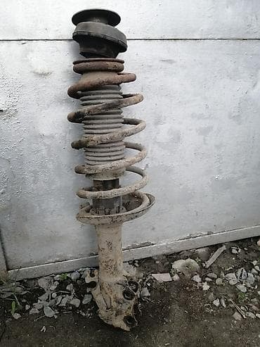 Передний амортизатор Volkswagen Б/у